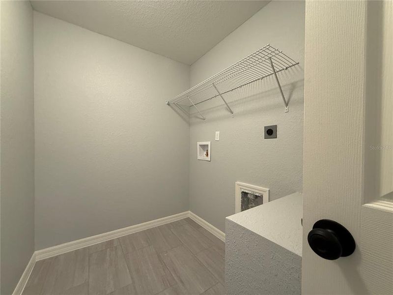 Spacious, unfurnished interior of a new home in , Dunnellon (Image 13).