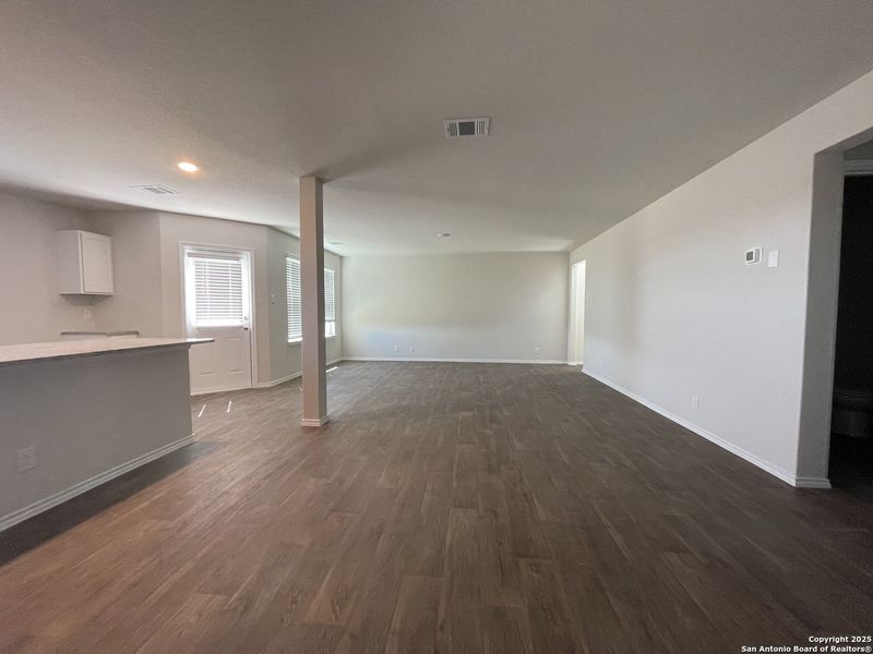 Spacious, unfurnished interior of a new home in Whisper Falls, San Antonio (Image 7).