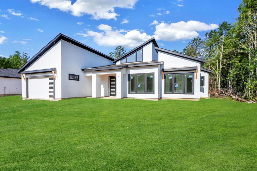 Attractive frontages with large windows. Attractive frontages with large windows.