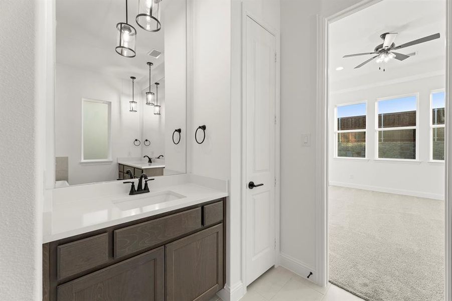 17. 2105 Clairmount - Bath (2)