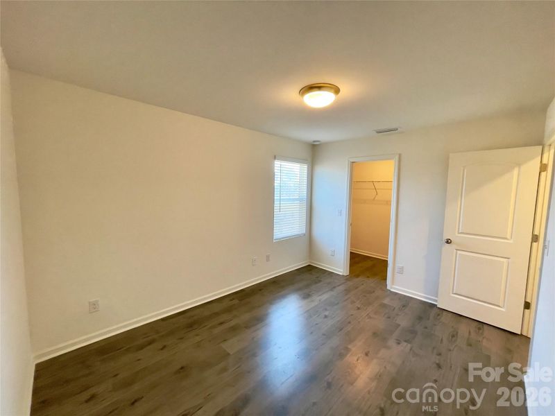 Spacious, unfurnished interior of a new home in , Peachland (Image 19).