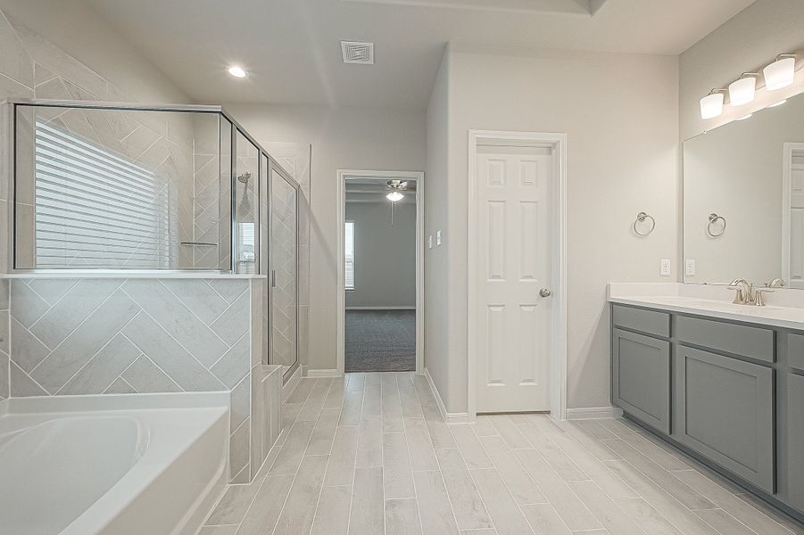 Representative furnished interior of a home built from the Floor Plan 1830 by Colina Homes in Grand Magnolia, Magnolia (Image 20). Representative furnished interior of a home built from the Floor Plan 1830 by Colina Homes in Grand Magnolia, Magnolia (Image 20).