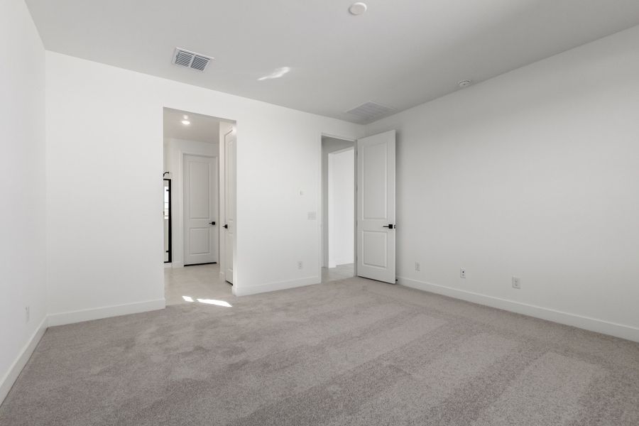 Spacious, unfurnished interior of a new home in Teravalis, Buckeye (Image 7).