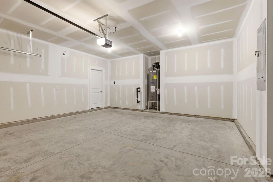 Spacious, unfurnished interior of a new home in Catawba Trace, Catawba (Image 17).