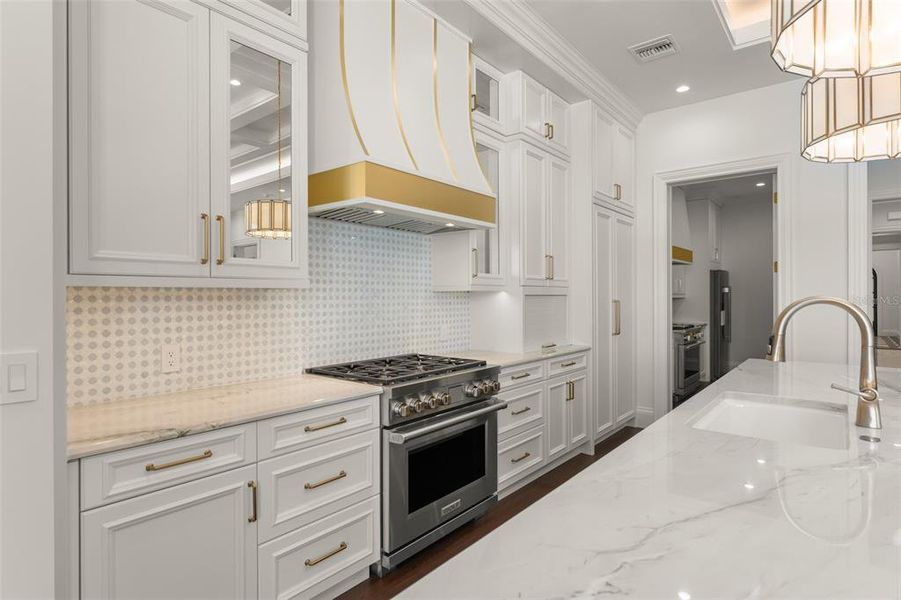 Furnished interior view inside a new home in , Windermere (Image 46).