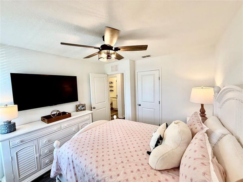 Furnished interior view inside a new home in , Gibsonton (Image 10).