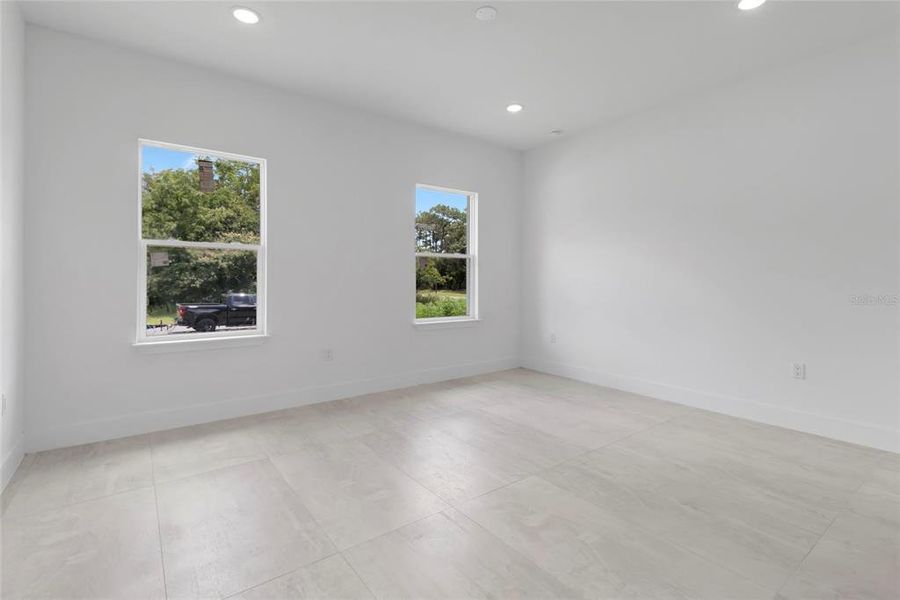 Spacious, unfurnished interior of a new home in , Ocala (Image 15).