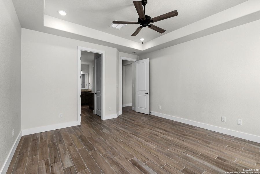 Spacious, unfurnished interior of a new home in , Spring Branch (Image 20).