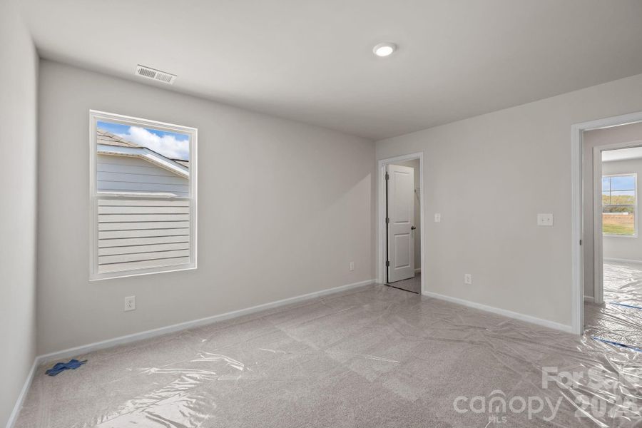 Spacious, unfurnished interior of a new home in McFarland Estates, York (Image 31).