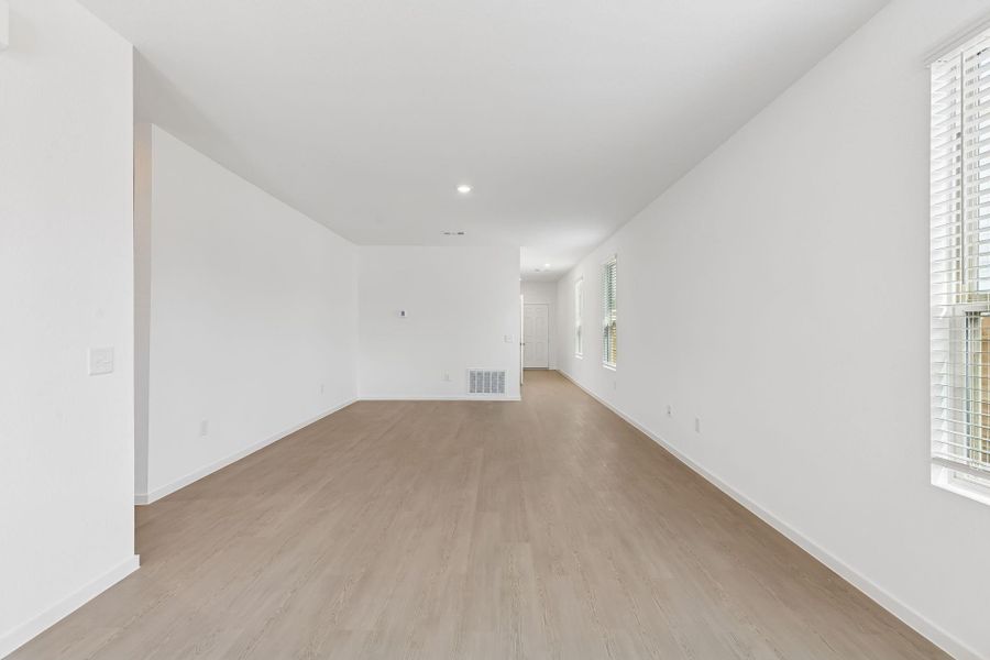 Spacious, unfurnished interior of a new home in Mavera, Conroe (Image 17).