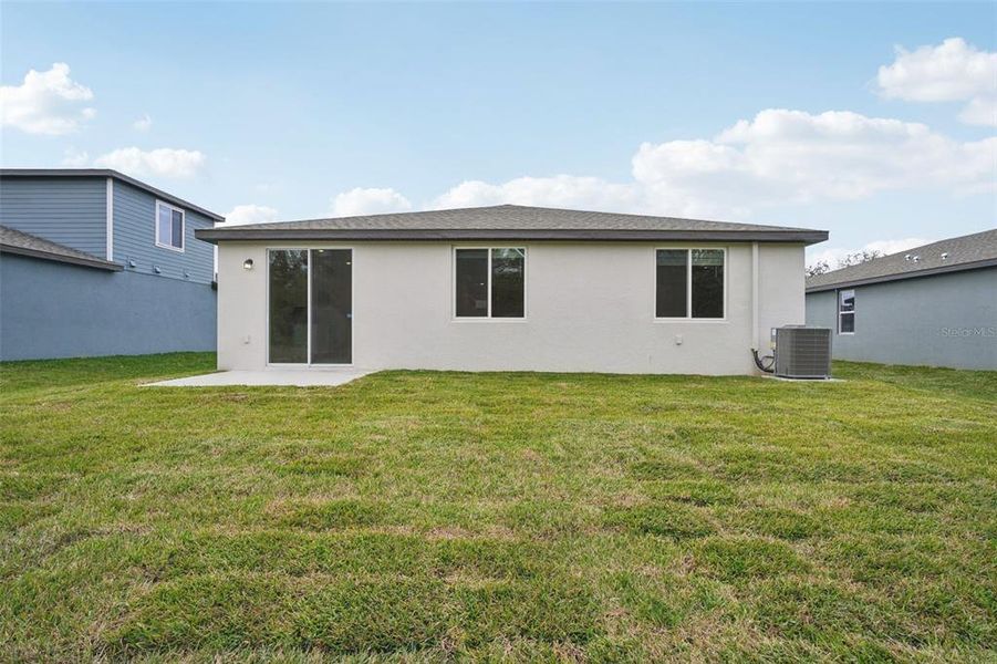 Exterior details and patio area of a home in Leyland Preserve - Classic Series, Brooksville (Image 3).