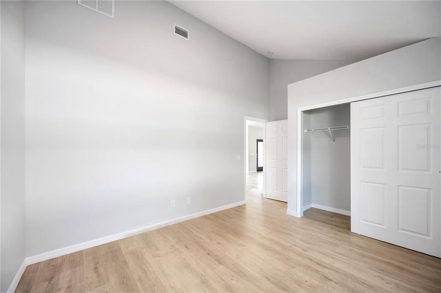 Spacious, unfurnished interior of a new home in , North Port (Image 16).