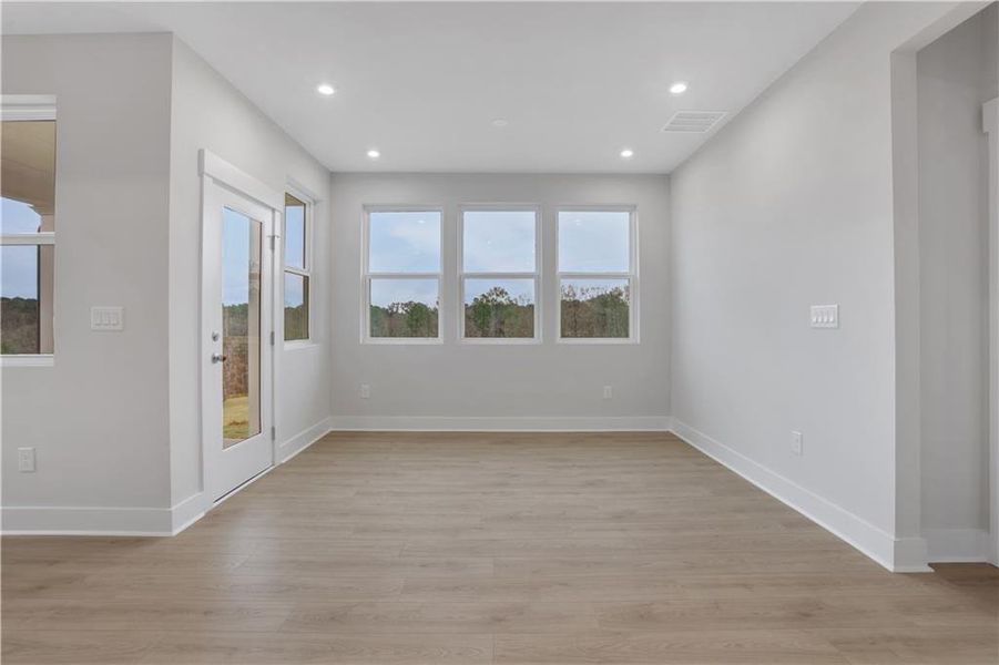 Spacious, unfurnished interior of a new home in Cambridge at Steels Bridge, Canton (Image 29).