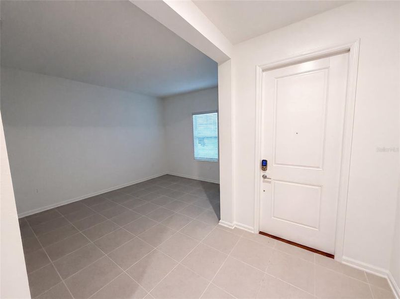 Spacious, unfurnished interior of a new home in Meadow Pointe, Groveland (Image 39).