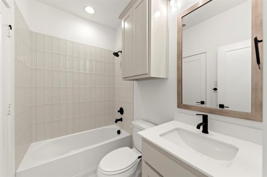 05. 16322 Old Westbury - 2ND Bath