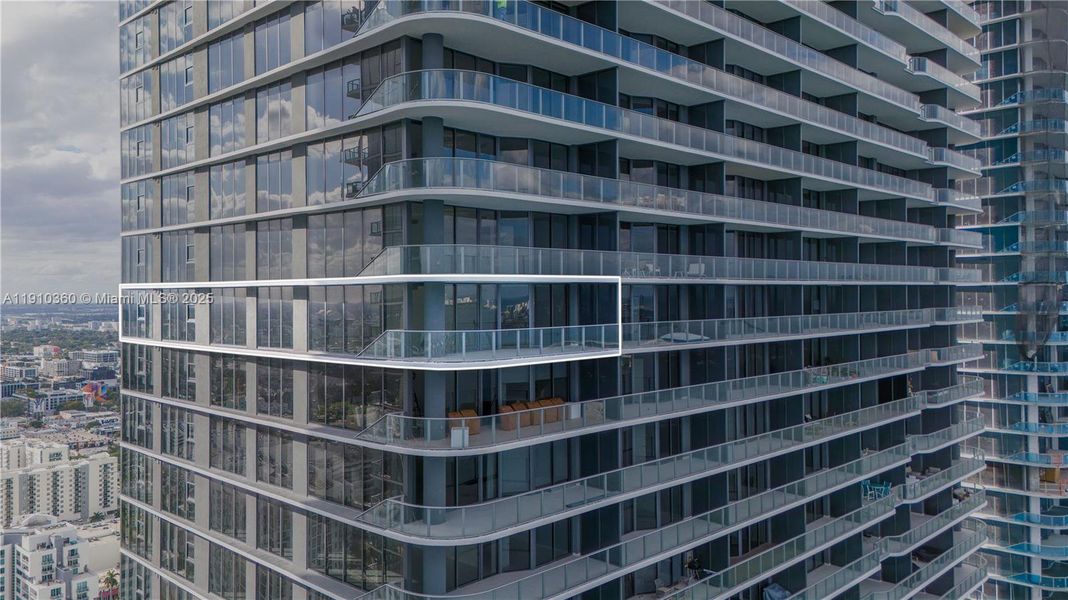 Condo located in Miami, FL showcasing its design and architecture (Image 2). Condo located in Miami, FL showcasing its design and architecture (Image 2).