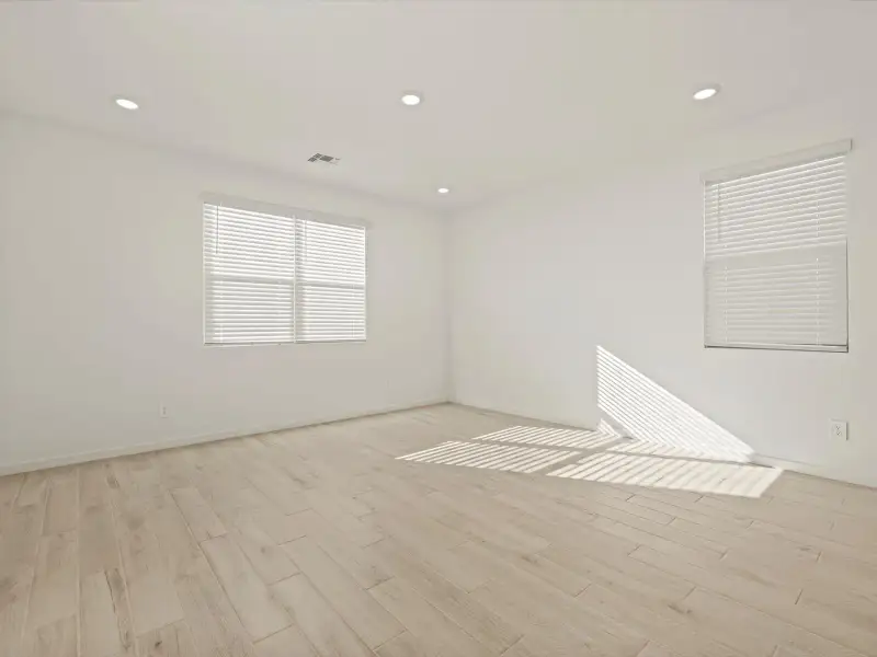 Spacious, unfurnished interior of a new home in Entrada Reserve Series, Tolleson (Image 7).