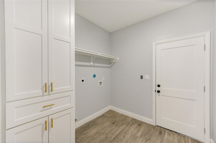 Spacious, unfurnished interior of a new home in , Woodbranch (Image 30).