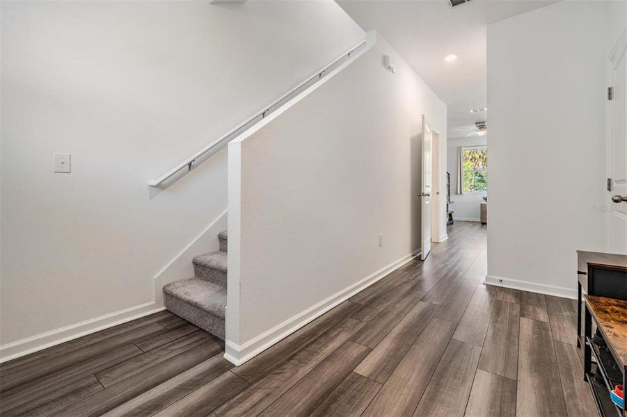 Spacious, unfurnished interior of a new home in Dug Creek, Gibsonton (Image 20). Spacious, unfurnished interior of a new home in Dug Creek, Gibsonton (Image 20).