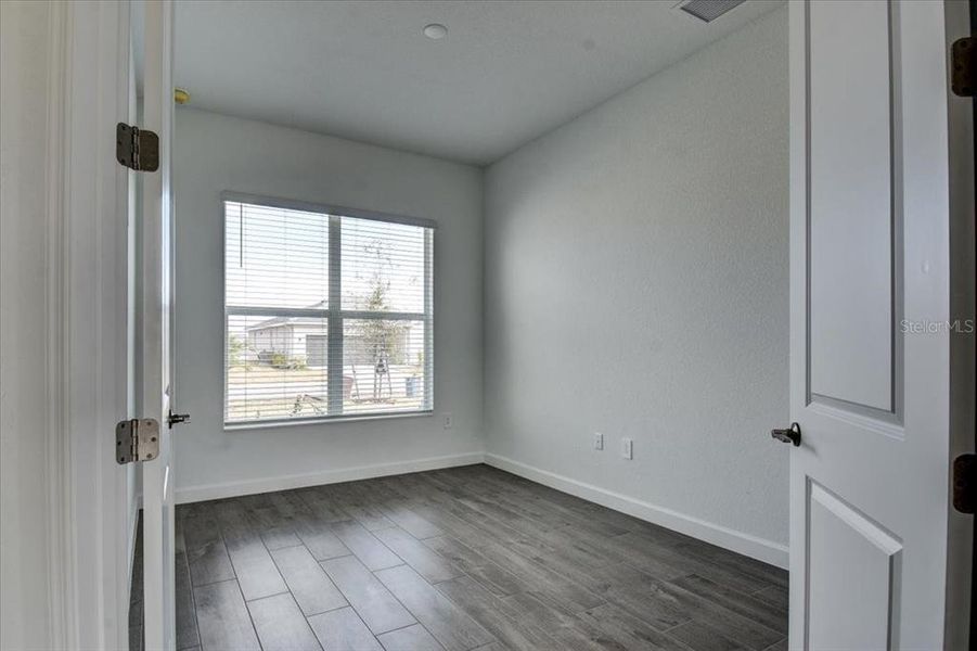 Spacious, unfurnished interior of a new home in Harbor East, Port Charlotte (Image 13).