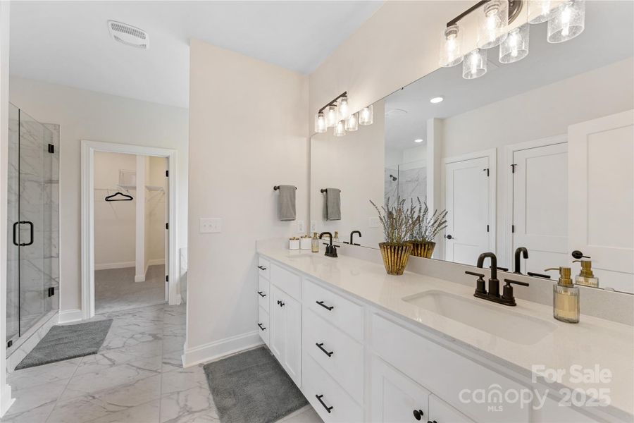 Owners bathroom Owners bathroom