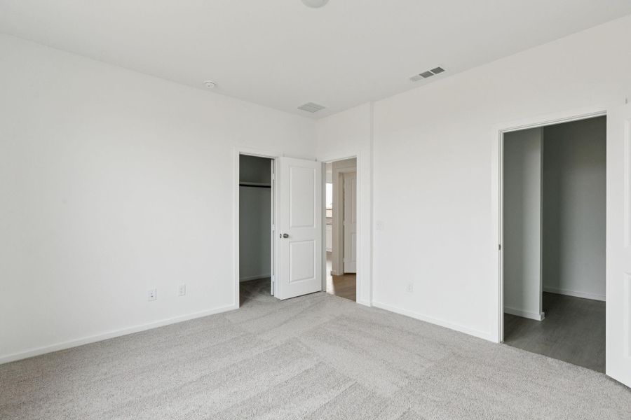 Spacious, unfurnished interior of a new home in River Ranch, Dayton (Image 29).