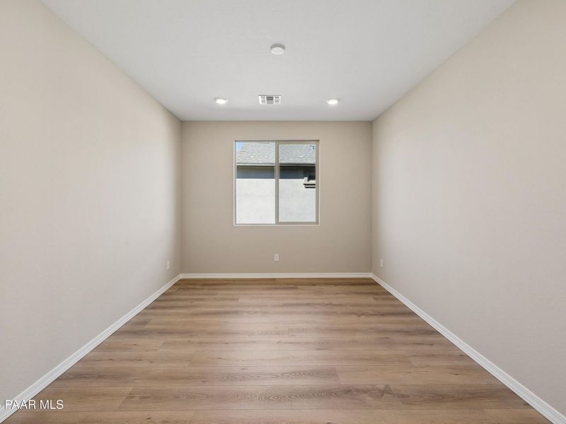 Spacious, unfurnished interior of a new home in North Ridge at Pronghorn Ranch, Prescott Valley (Image 27).