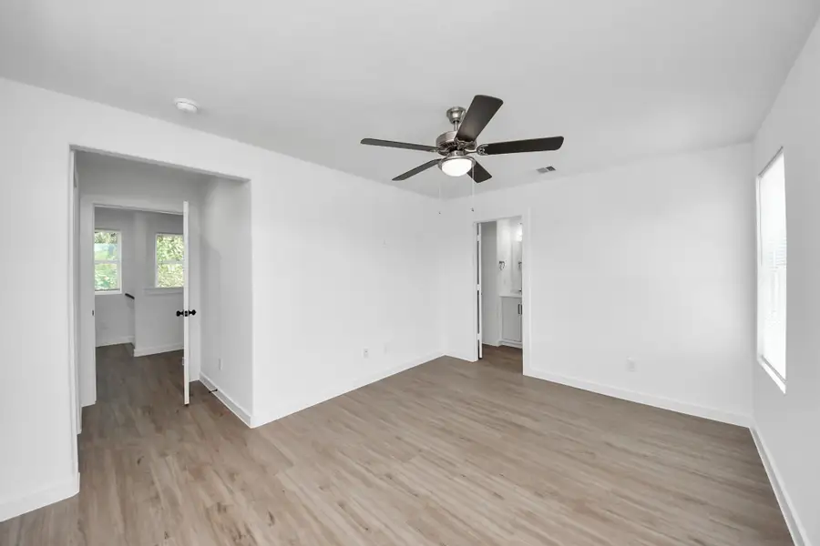 Spacious, unfurnished interior of a new home in , Houston (Image 5).
