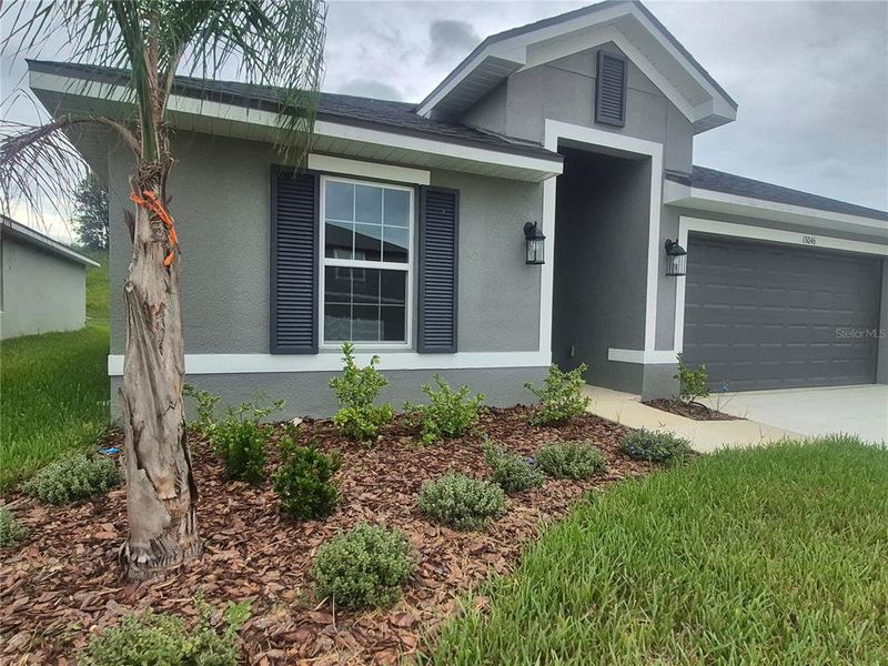 Exterior details and patio area of a home in Abbey Glen, Dade City (Image 1). Exterior details and patio area of a home in Abbey Glen, Dade City (Image 1).