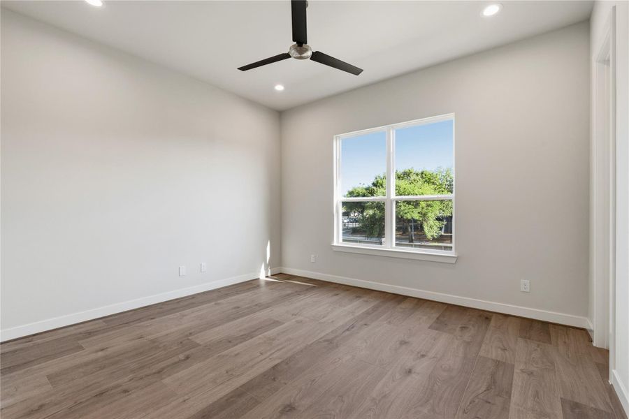 Spacious, unfurnished interior of a new home in Willowbend Point, Houston (Image 20).