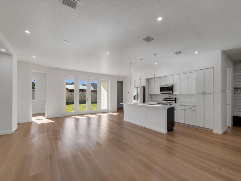 Spacious, unfurnished interior of a new home in , Palm Bay (Image 12).