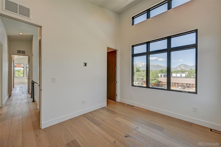 Spacious, unfurnished interior of a new home in , Buena Vista (Image 24).