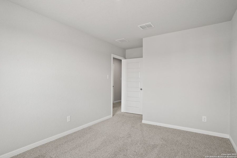 Spacious, unfurnished interior of a new home in Applewhite Meadows, San Antonio (Image 16).