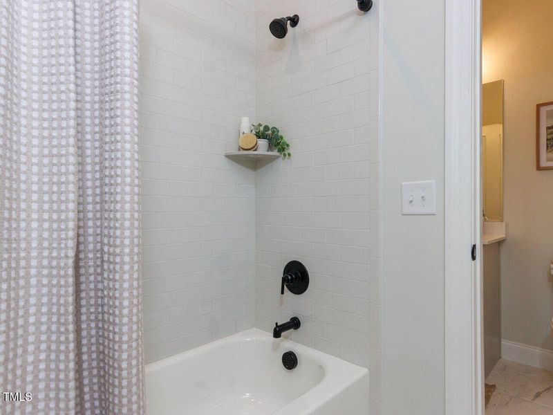 033-1280x960-bathroom 033-1280x960-bathroom