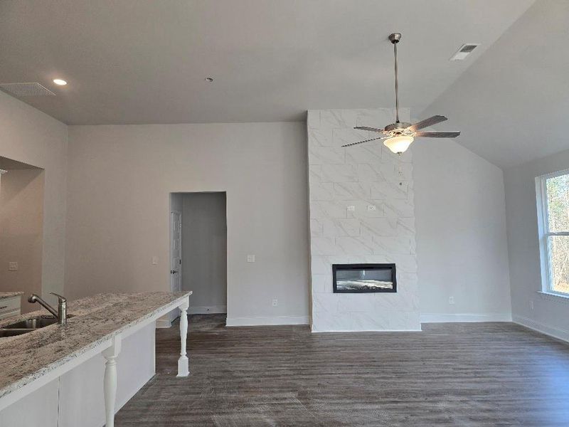 Spacious, unfurnished interior of a new home in Waters Edge, Mansfield (Image 18).