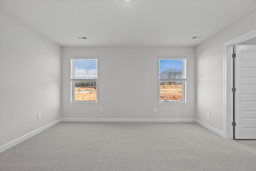 Spacious, unfurnished interior of a new home in Village at White Pine, Pendleton (Image 14).