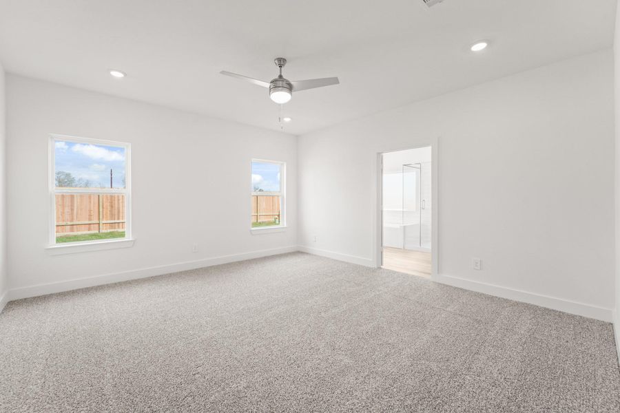 Spacious, unfurnished interior of a new home in Riverside Estates, Mont Belvieu (Image 11).