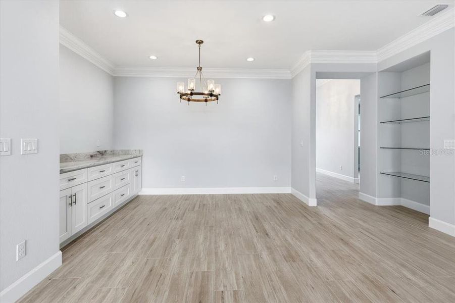 Spacious, unfurnished interior of a new home in , Sarasota (Image 25).