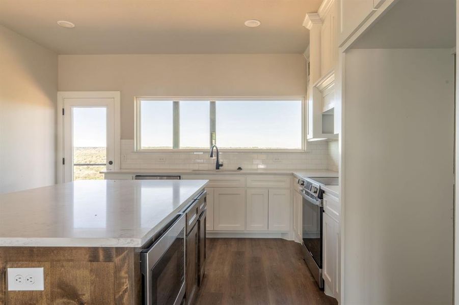 Furnished interior view inside a new home in , Rio Vista (Image 7).