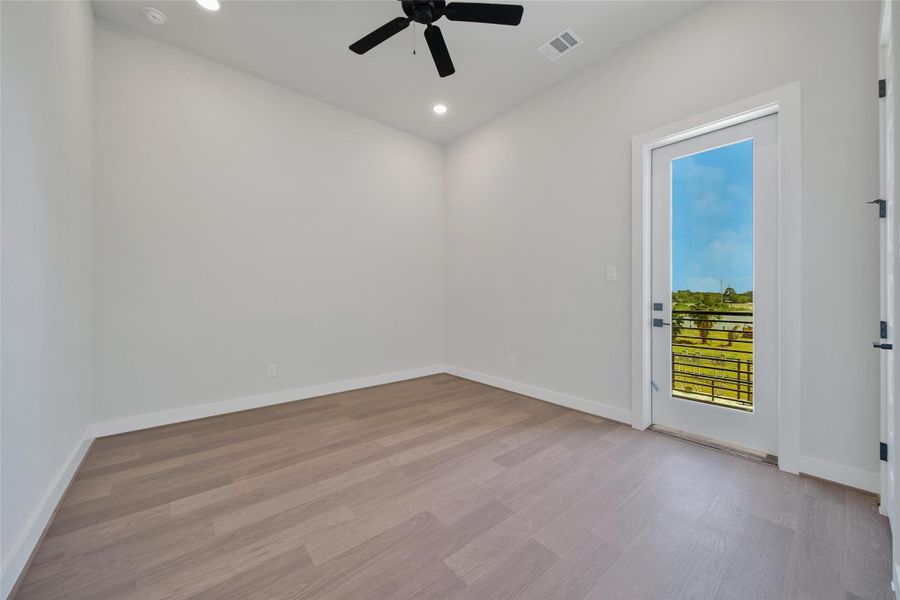 Spacious, unfurnished interior of a new home in Lago Pointe, Seabrook (Image 31).