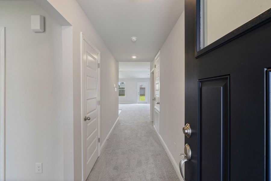 Spacious, unfurnished interior of a new home in Grand Oaks Reserve, Cleveland (Image 11).