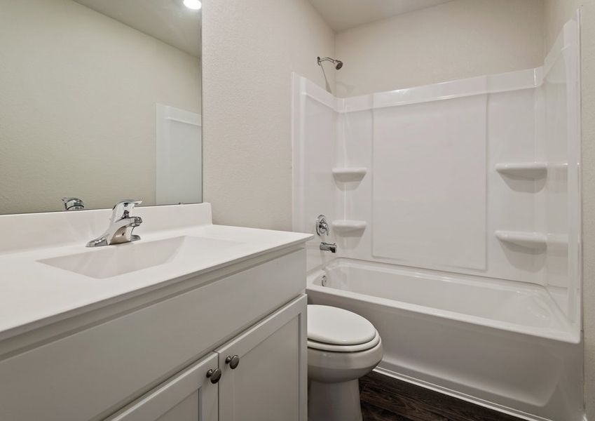 Secondary bathroom with a shower/tub combination
