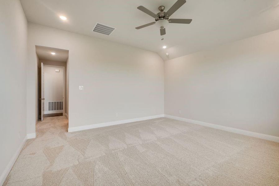 Spacious, unfurnished interior of a new home in Sutton Fields, Celina (Image 32).
