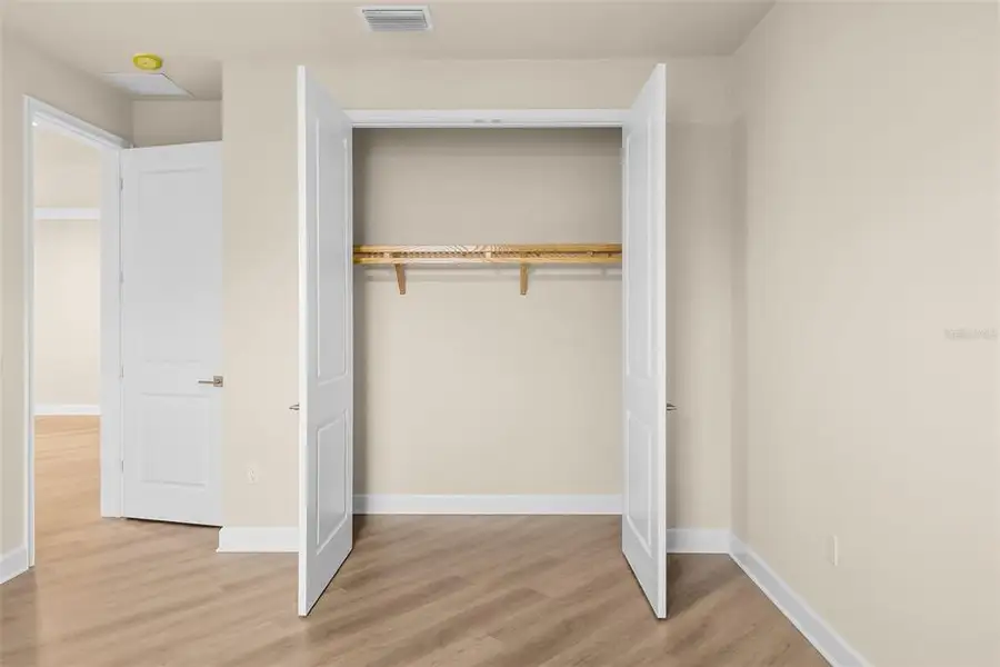 Spacious, unfurnished interior of a new home in , Tarpon Springs (Image 42).