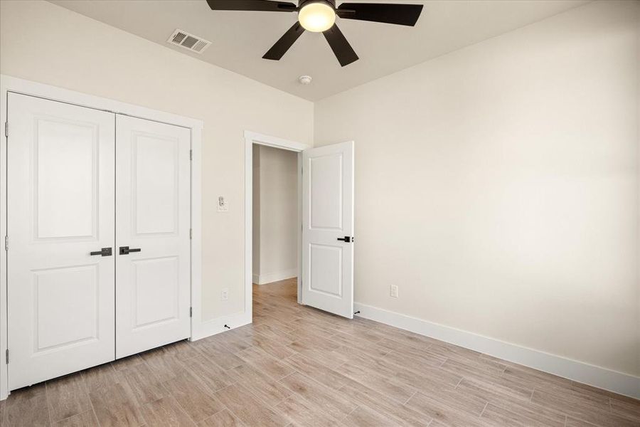 Spacious, unfurnished interior of a new home in , Granbury (Image 25). Spacious, unfurnished interior of a new home in , Granbury (Image 25).