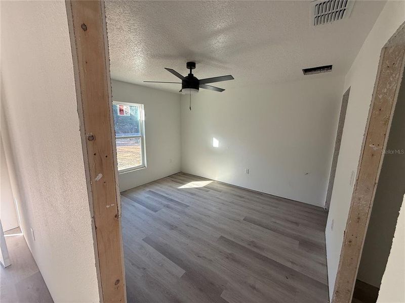 Spacious, unfurnished interior of a new home in , Ocala (Image 6).