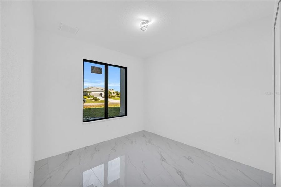 Spacious, unfurnished interior of a new home in , Punta Gorda (Image 10).