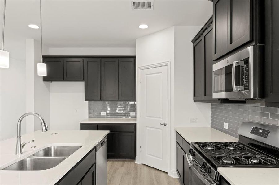 09. 1212 Redcoat - Kitchen (3)