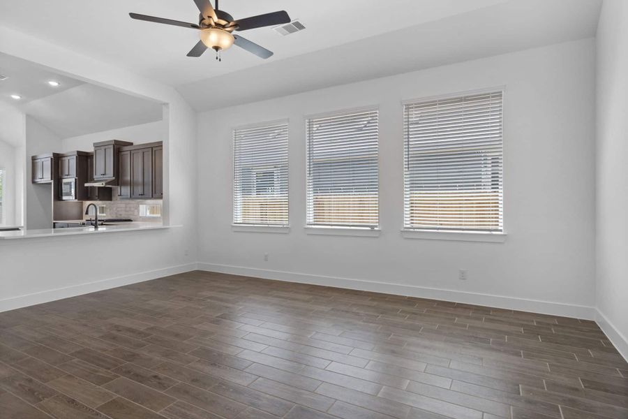 Spacious, unfurnished interior of a new home in Mulberry Farms, Santa Fe (Image 26).