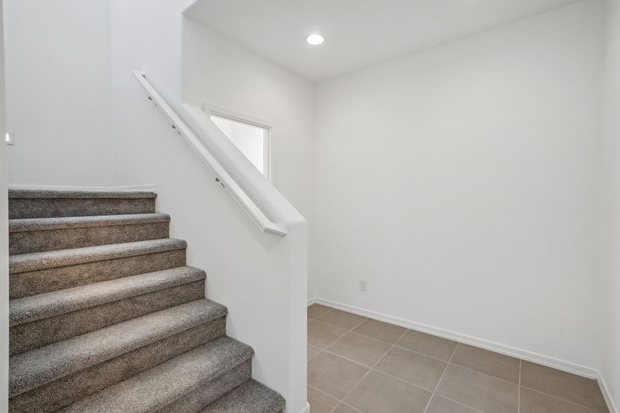 Spacious, unfurnished interior of a new home in Rancho Mercado, Surprise (Image 38).